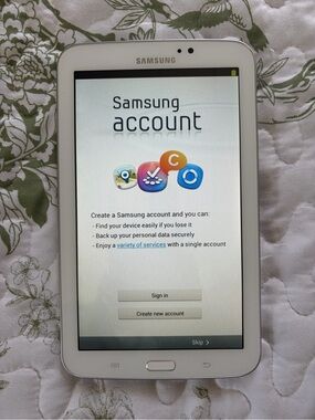 Samsung White 7" Tablet with Home Button